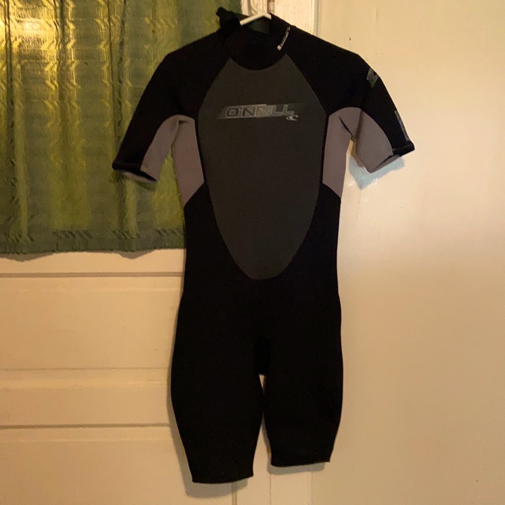 O’Neill surfing spring suit